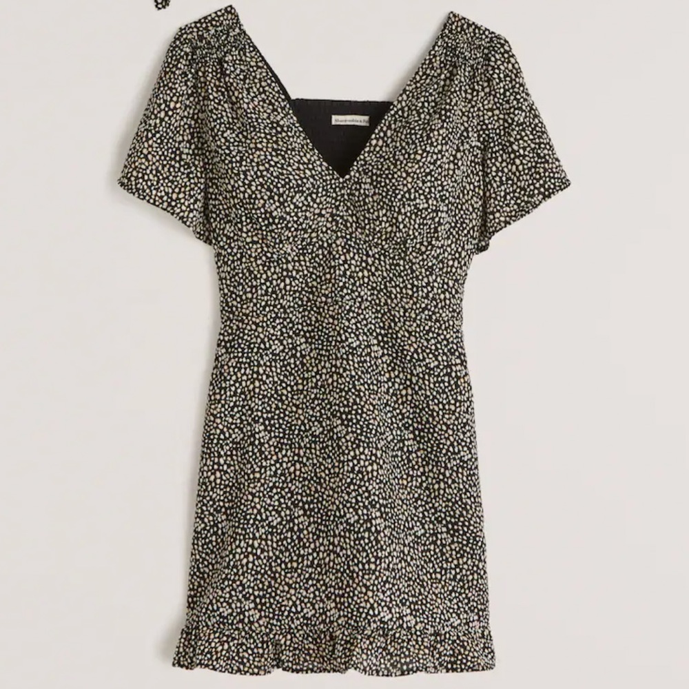 Abercrombie Flutter-Sleeve Smocked Mini Dress - Black Pattern NWOT